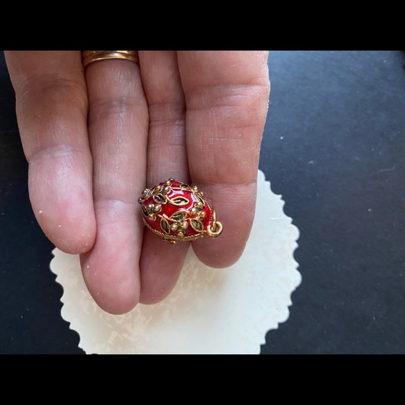 VINTAGE Egg Pendant - Picture 4 of 8